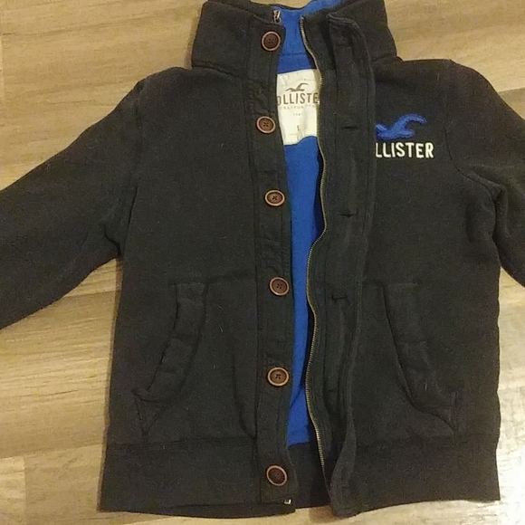 Hollister full zip with big buttons. - Picture 3 of 4